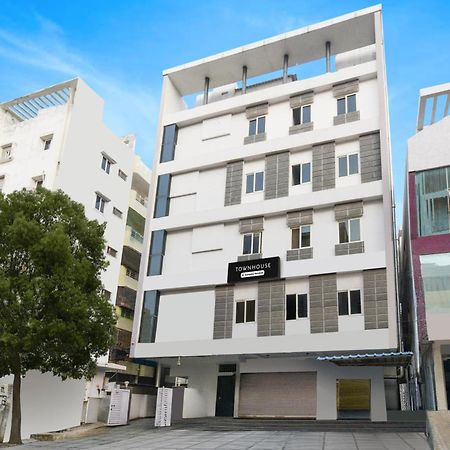Super Townhouse Alwal Road Hotell Trimulgherry Exteriör bild