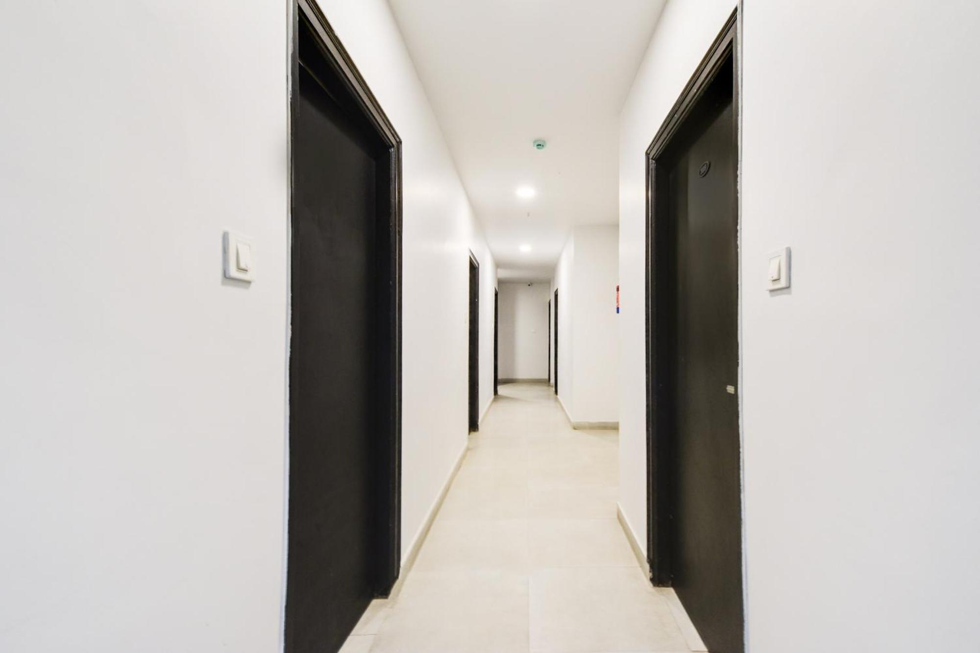 Super Townhouse Alwal Road Hotell Trimulgherry Exteriör bild