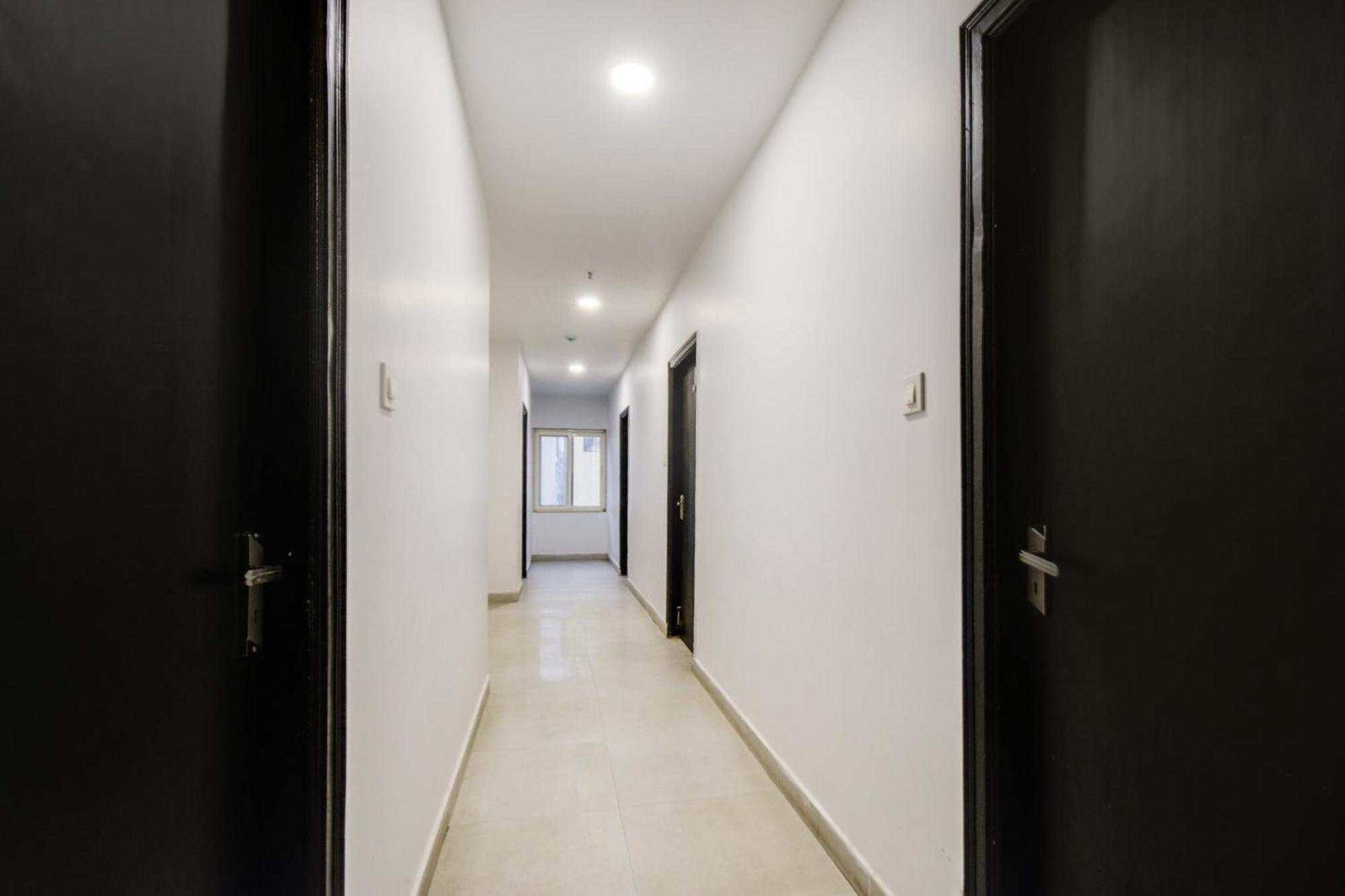 Super Townhouse Alwal Road Hotell Trimulgherry Exteriör bild