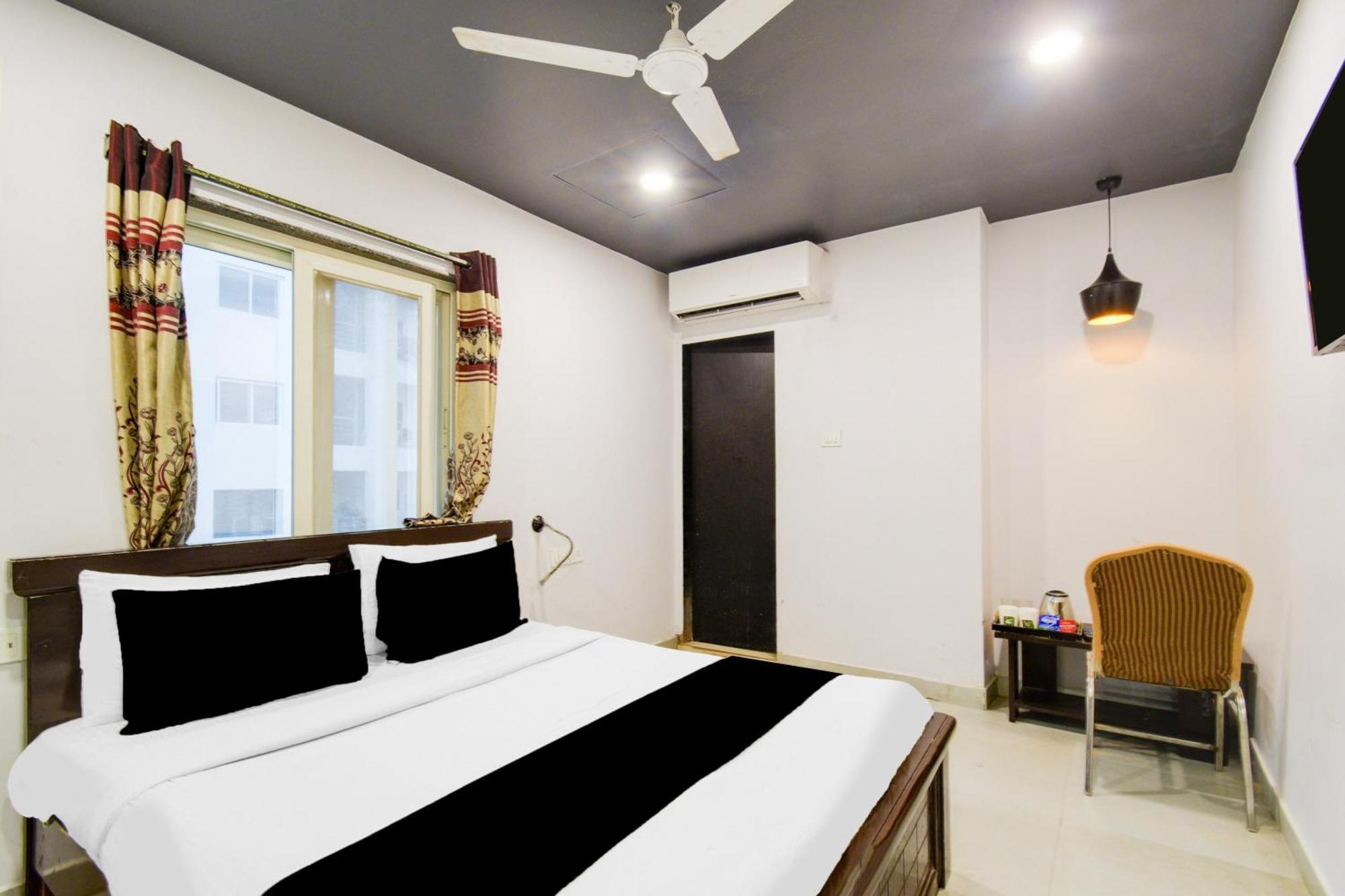 Super Townhouse Alwal Road Hotell Trimulgherry Exteriör bild
