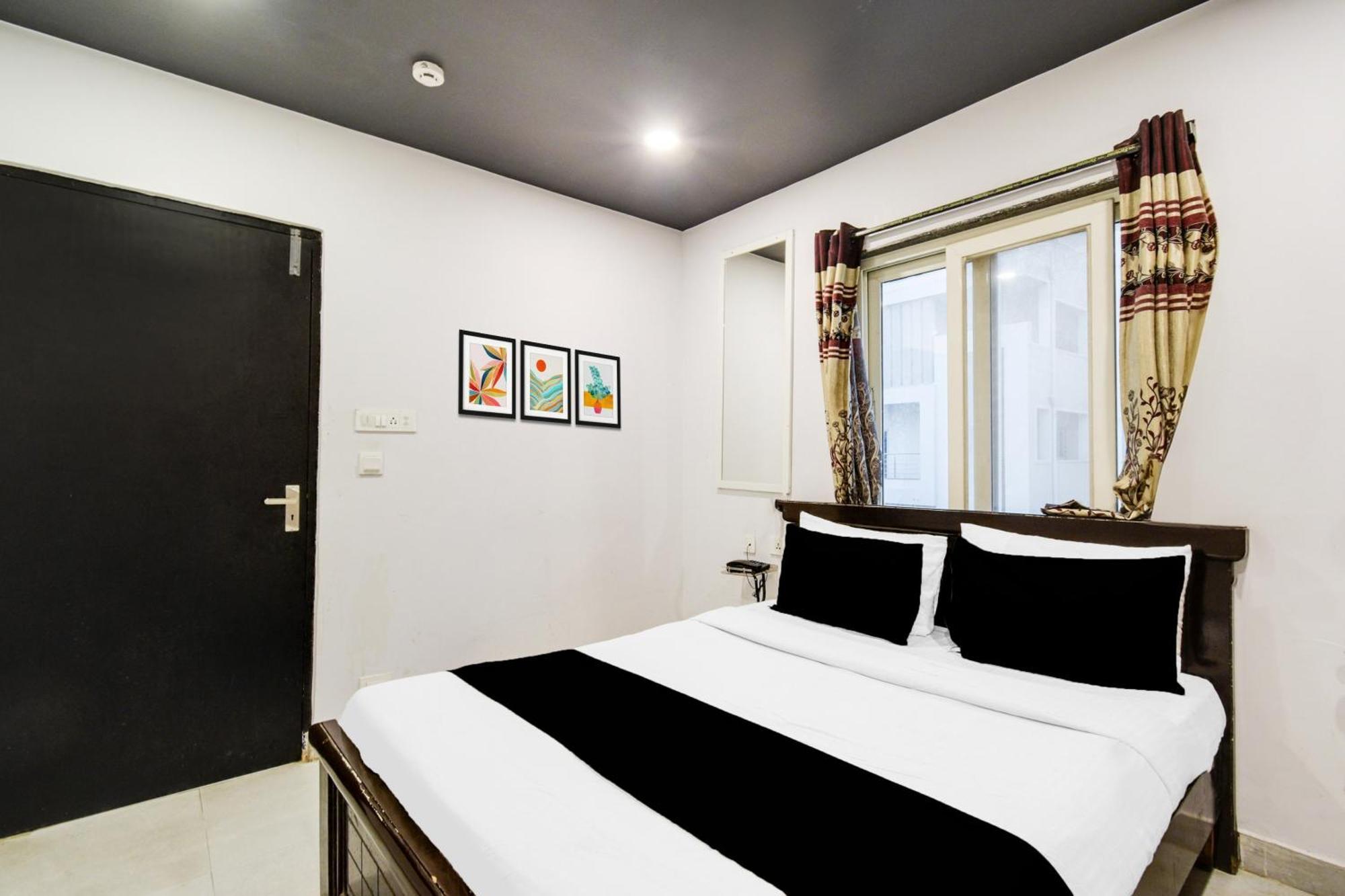 Super Townhouse Alwal Road Hotell Trimulgherry Exteriör bild