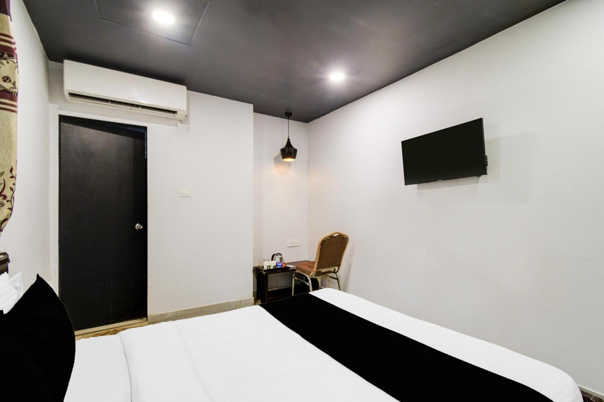 Super Townhouse Alwal Road Hotell Trimulgherry Exteriör bild