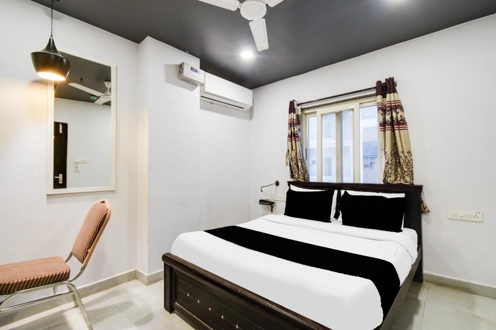 Super Townhouse Alwal Road Hotell Trimulgherry Exteriör bild