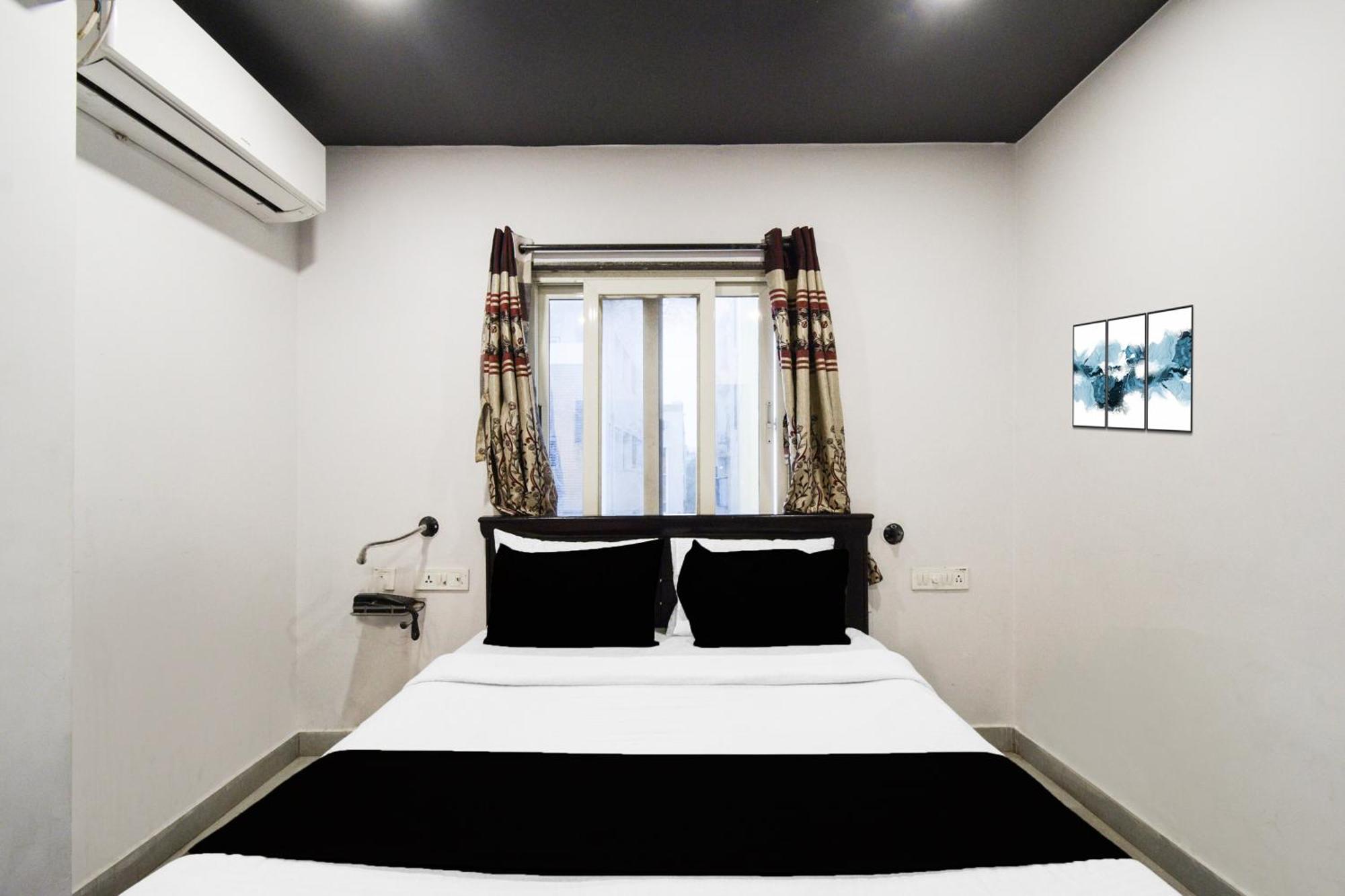 Super Townhouse Alwal Road Hotell Trimulgherry Exteriör bild