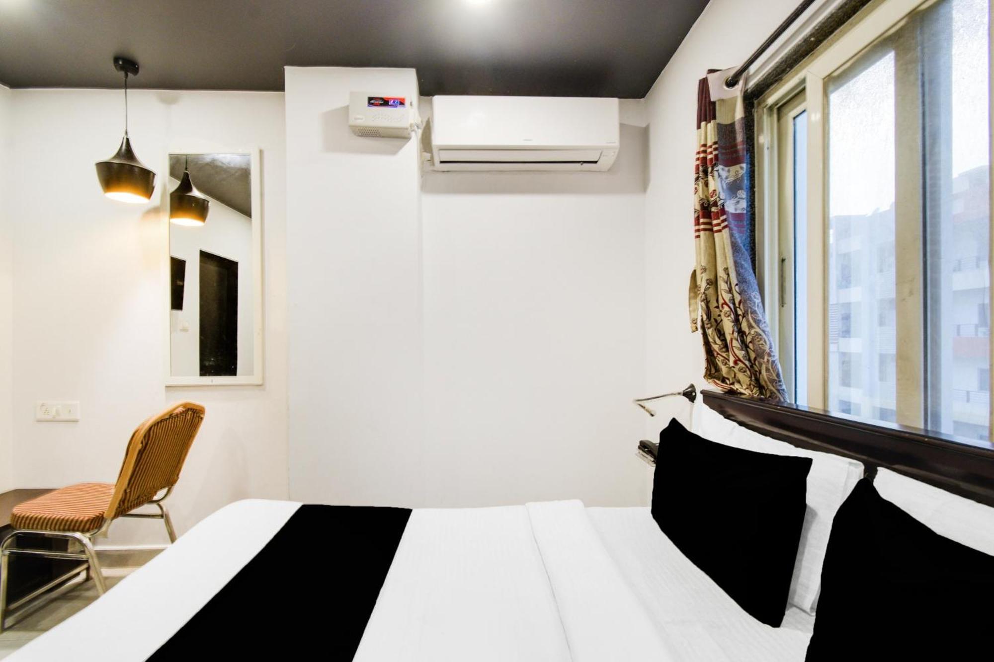 Super Townhouse Alwal Road Hotell Trimulgherry Exteriör bild