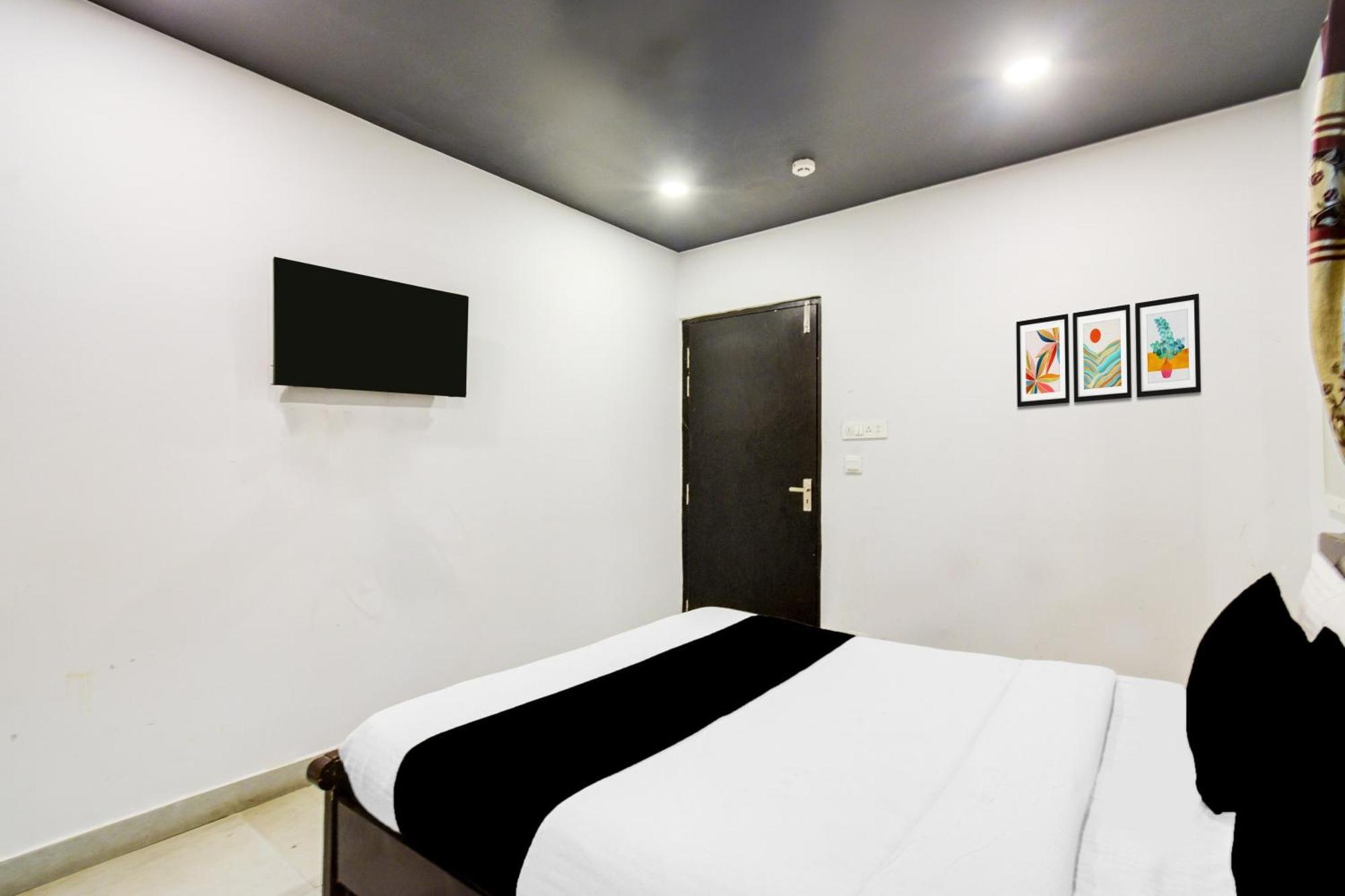 Super Townhouse Alwal Road Hotell Trimulgherry Exteriör bild