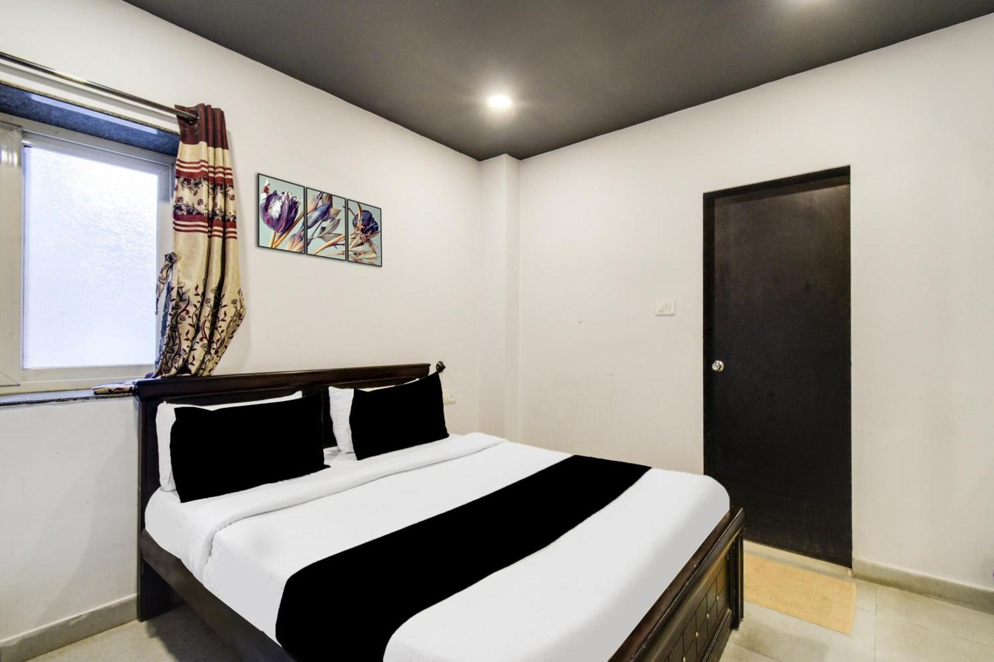 Super Townhouse Alwal Road Hotell Trimulgherry Exteriör bild